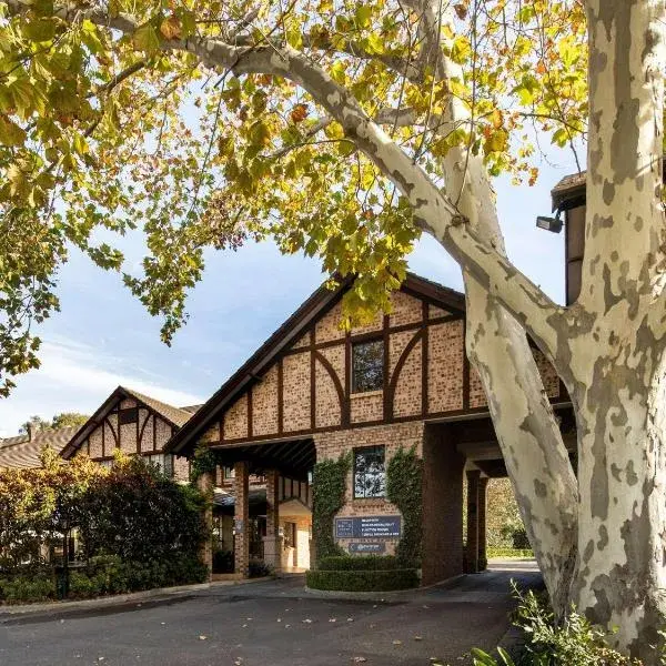 Peppers The Hills Lodge to Sydney Airport (SYD) premium and luxurious chauffeur service