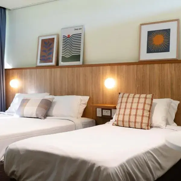 Brighton Hotel to Brisbane Airport (BNE) premium and luxurious chauffeur service