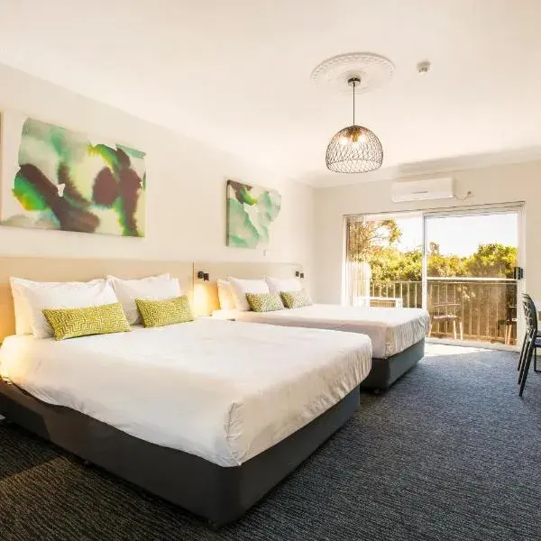 Nightcap at Blue Cattle Dog Hotel to Sydney Airport (SYD) premium and luxurious chauffeur service