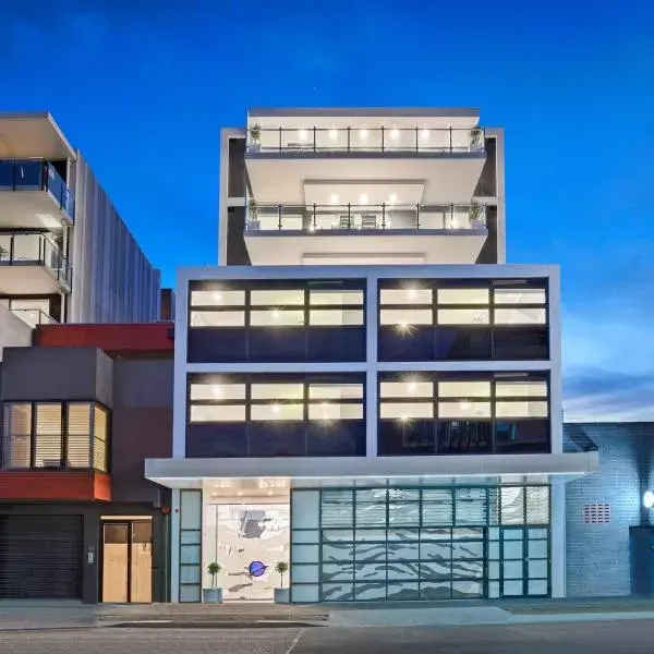 The Hamptons Apartments - Port Melbourne to Melbourne Airport premium and luxurious chauffeur service
