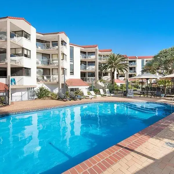 Casablanca Beachfront Apartments to Brisbane Airport (BNE) premium and luxurious chauffeur service