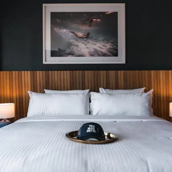 The Blue Hotel Bondi to Sydney Airport (SYD) premium and luxurious chauffeur service