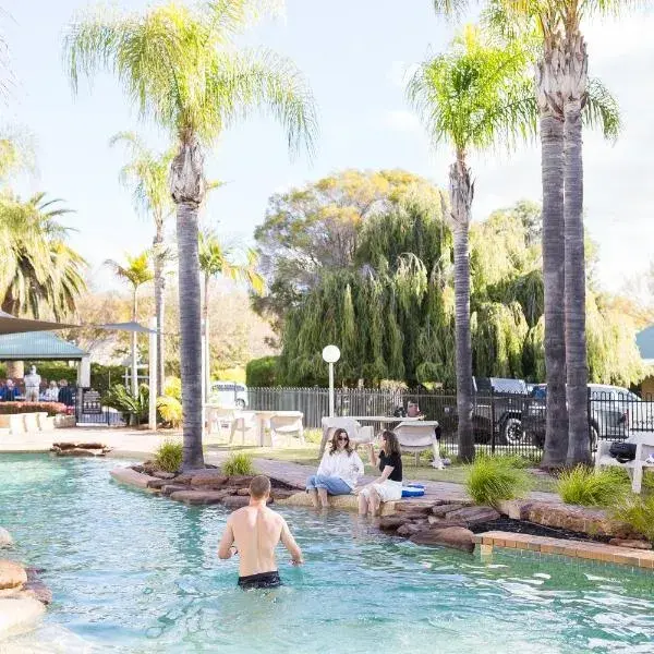 Murray Downs Resort to Melbourne Airport premium and luxurious chauffeur service
