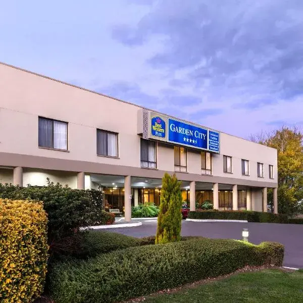 Garden City Hotel, Best Western Signature Collection to Sydney Airport (SYD) premium and luxurious chauffeur service