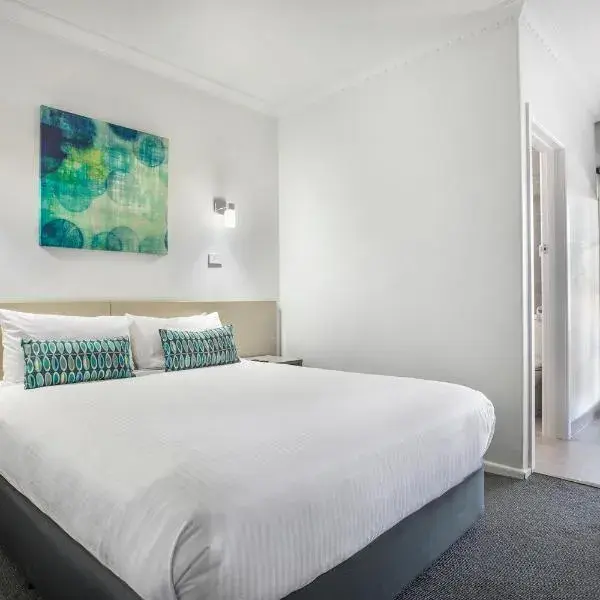 Nightcap at Skyways Hotel to Melbourne Airport premium and luxurious chauffeur service
