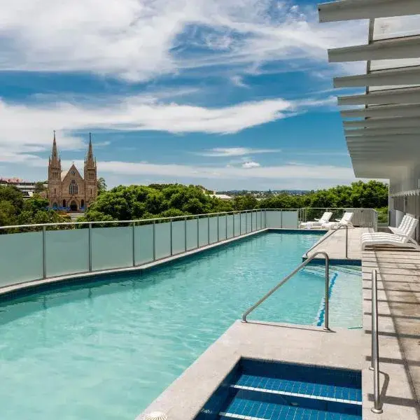 Oaks Ipswich Aspire Suites to Brisbane Airport (BNE) premium and luxurious chauffeur service