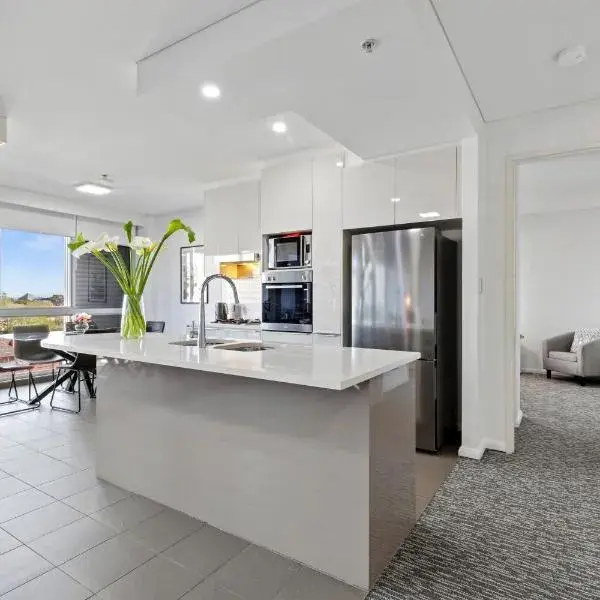 AAN Apartments North Sydney to Sydney Airport (SYD) premium and luxurious chauffeur service