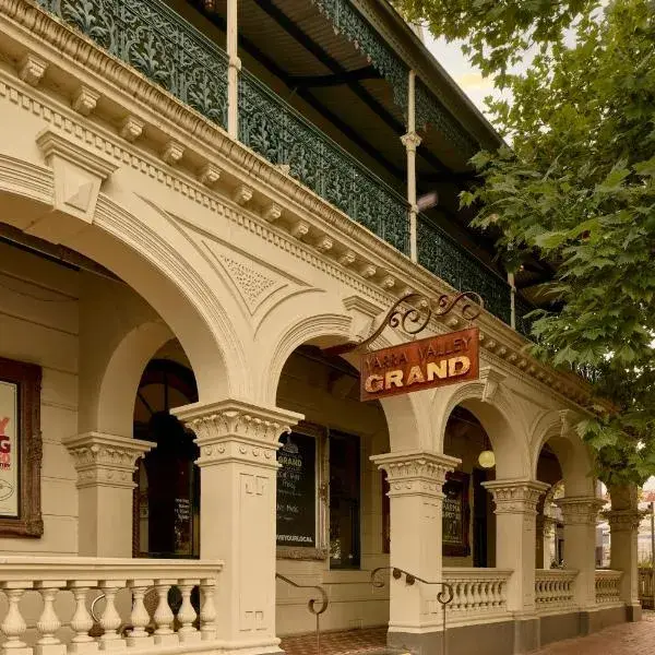 Yarra Valley Grand to Melbourne Airport premium and luxurious chauffeur service