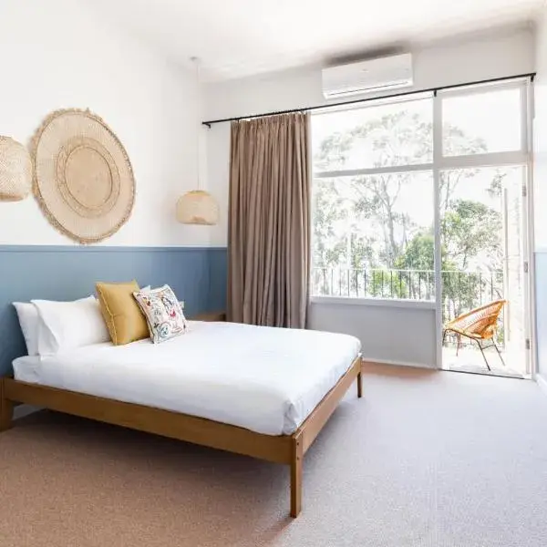 Lorne Hotel to Melbourne Airport premium and luxurious chauffeur service