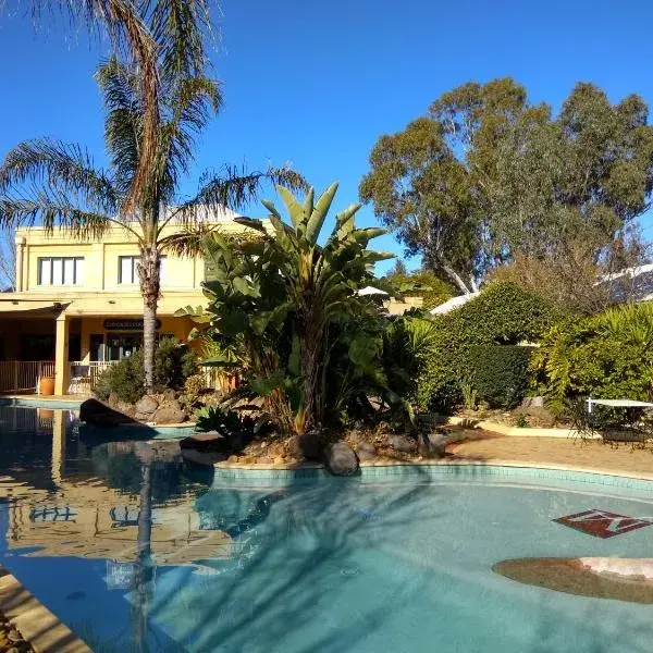 Madison Spa Motel - Adults Only to Melbourne Airport premium and luxurious chauffeur service